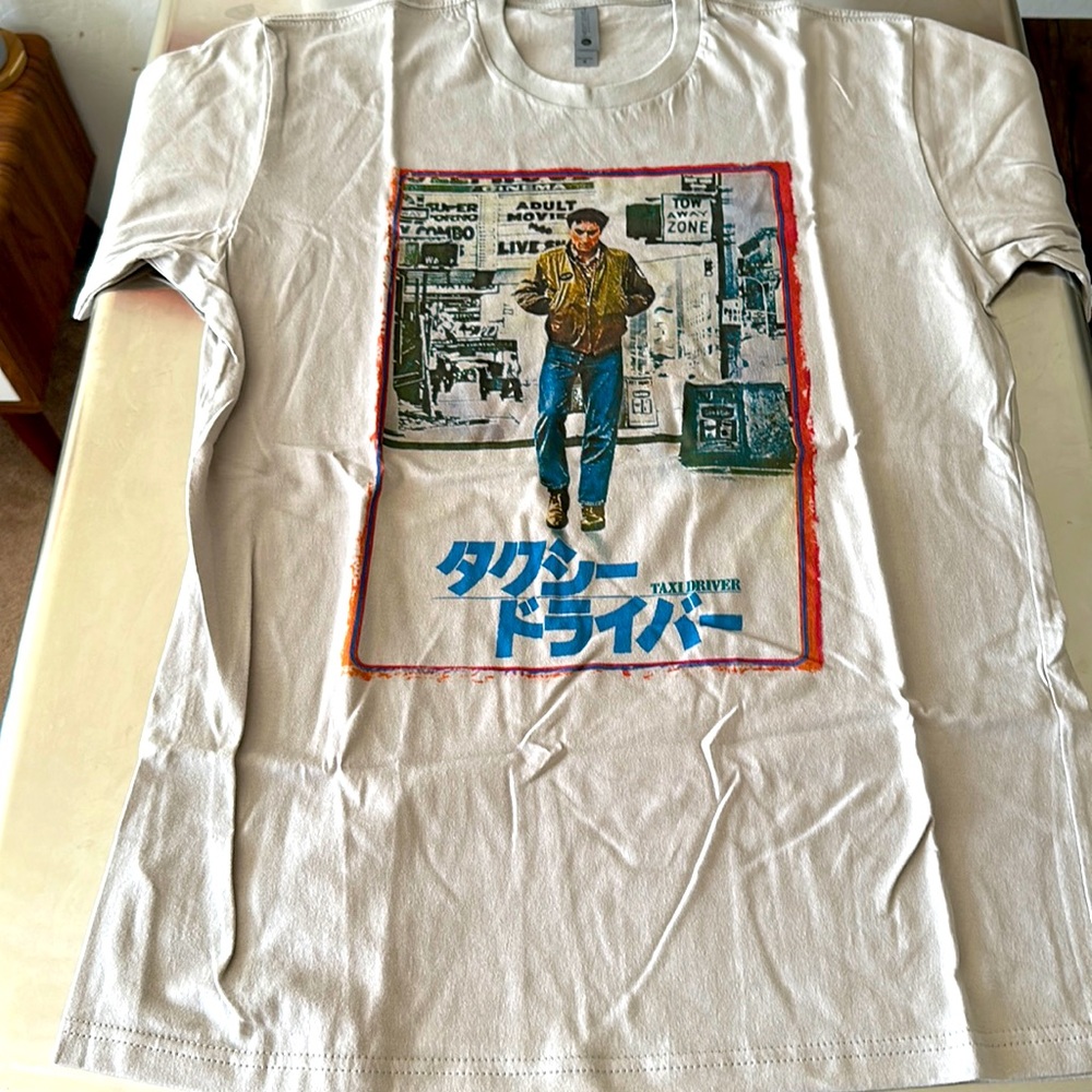 Taxi Driver (film) - Japanese Movie Poster T-Shirt. Grey, medium.